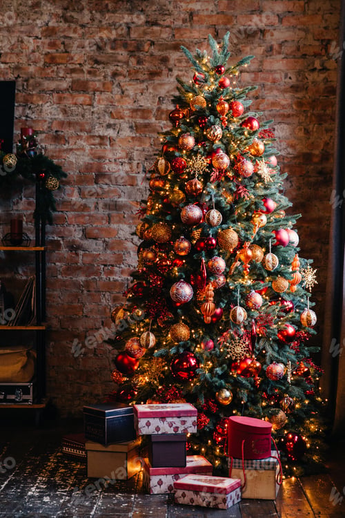 Preview: Christmas tree and presents