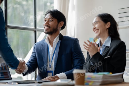 Preview: A group of businessmen and investors are shaking hands, a group of investors are working together to