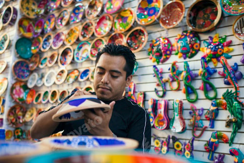 Preview: mexican artist portraid with the potterry that he paint