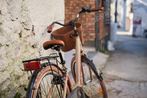 Preview: Modern bike in retro style on the street in the old town