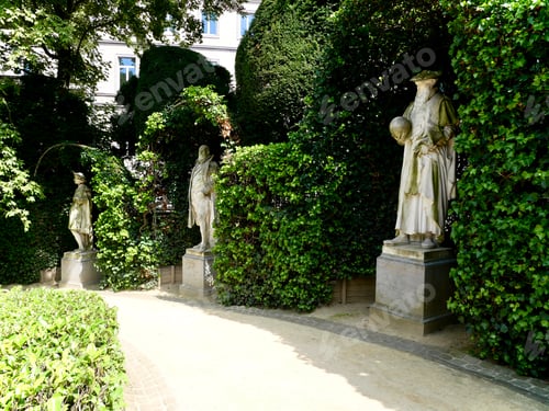 Preview: Statues in a park