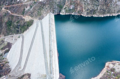 Vista previa: Montañas de la laguna de Ancoa en la región nevada del Maule, Chile. Vista aérea de un Zumbido.