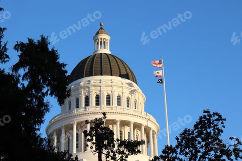 Preview: Famous California State Capitol Museum against a blue sky on a sunny day
