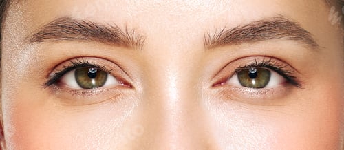 Preview: Beautiful female eyes with long eyelashes
