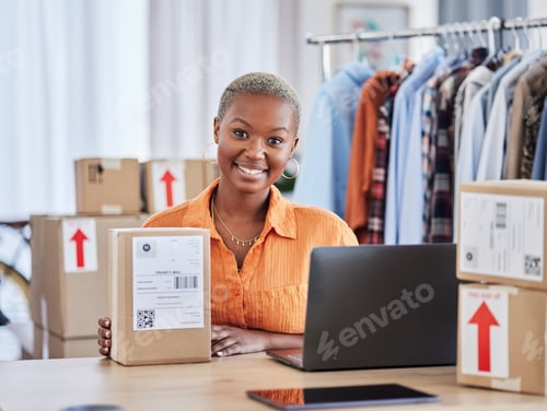 Preview: Black woman, portrait and box of fashion designer in small business logistics or service at boutiqu
