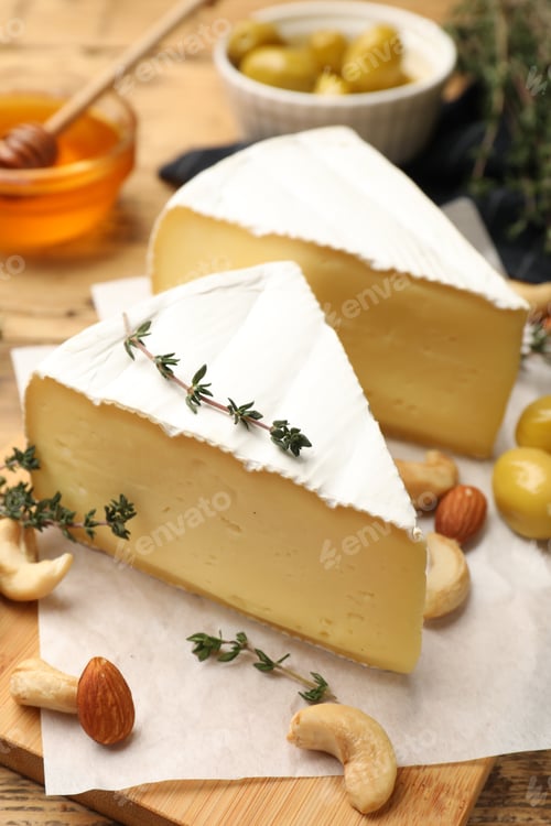 Preview: Tasty Camembert cheese with thyme, honey and nuts on wooden table