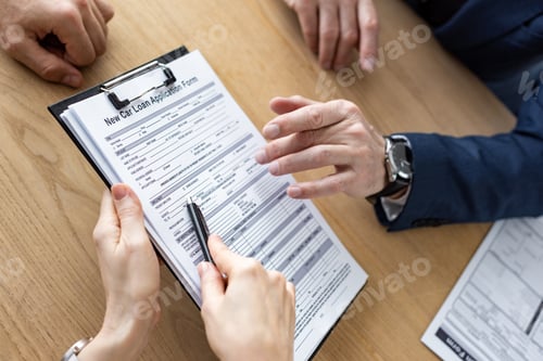 Preview: cropped view of woman holding clipboard and pen near car dealer and man