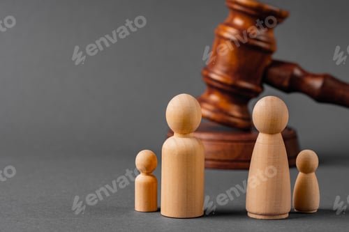 Preview: Wooden toy family and judge mallet. Family divorce concept