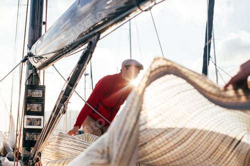 Preview: Sailor cleans and washes yacht after race