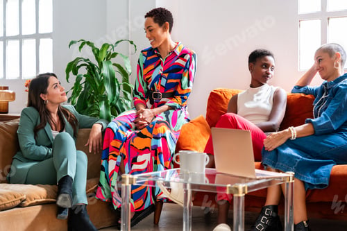 Preview: Group of businesswomen meeting in the office