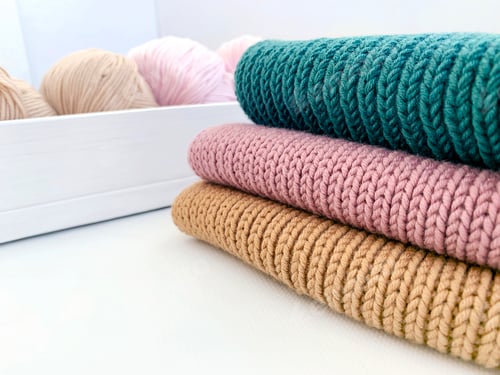 Vista previa: knitting work at home