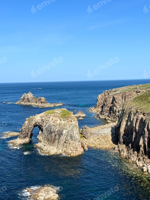 Vista previa: Lands end Cornwall coastline. Ents Dodnan arch view.