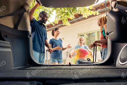 Preview: Diverse family and friends travelling on holiday