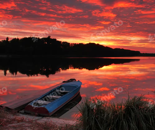 Preview: Panorama of sunrise over the lake