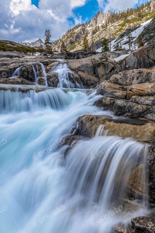 Preview: Gorgeous Waterfall in Baltistan