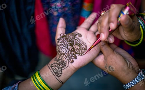 Preview: Hand art