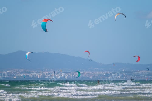 Vorschau: Kitesurfen Kitesurfen Kiteboarder Kitesurfer Kites am Meeresstrand
