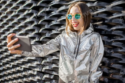 Preview: Lifestyle portrait of a modern woman outdoors