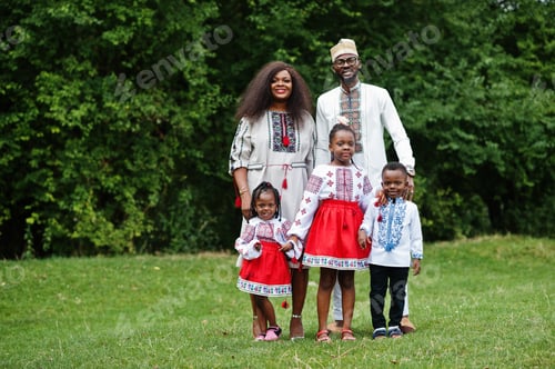 Preview: African family in traditional clothes