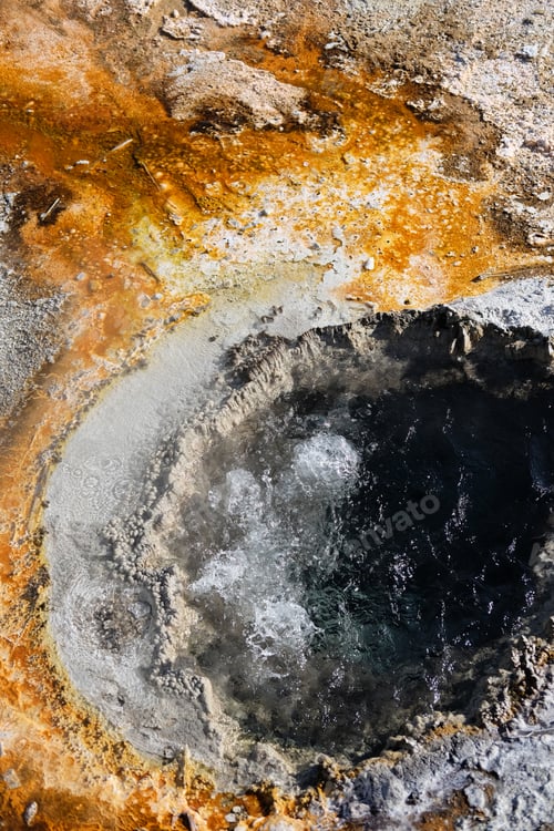Preview: Hot thermal spring in Yellowstone