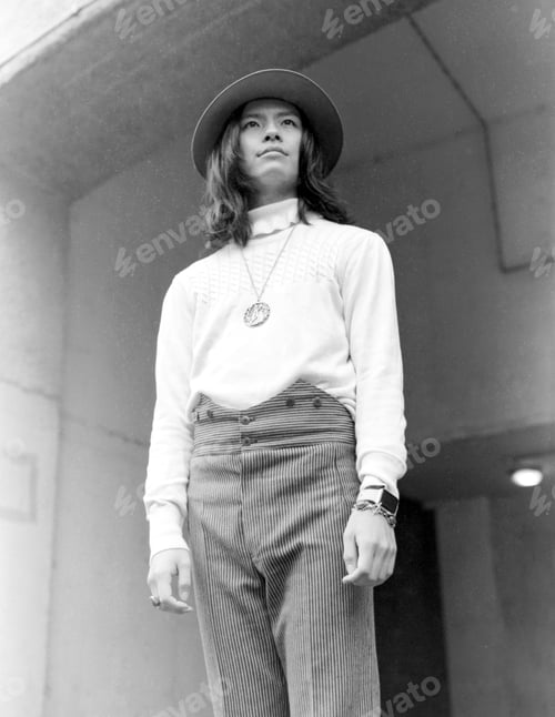 Vista previa: Young man wearing 1970s fashion posing in monochrome analog photo