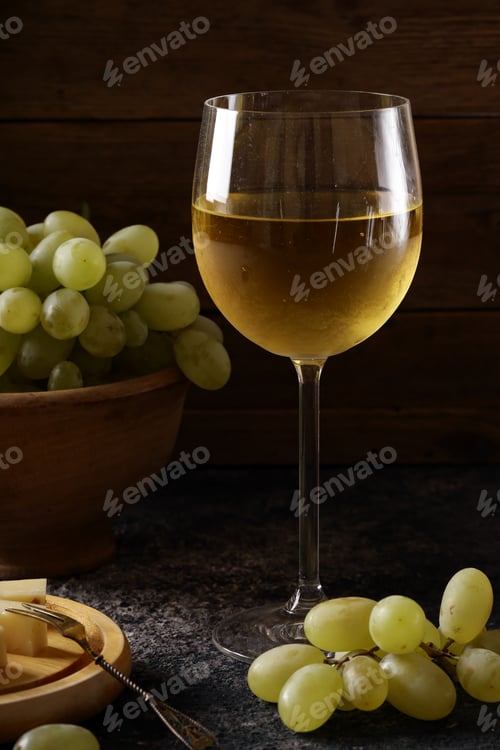 Preview: Glass With White Wine