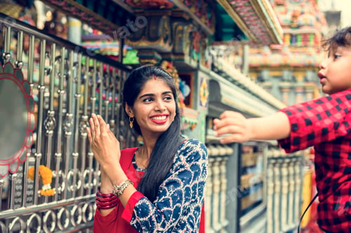 Preview: Indian family at the temple
