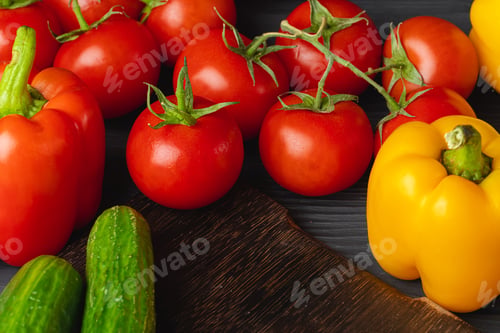 Preview: Cherry tomatoes and bell pepper on kitchen table