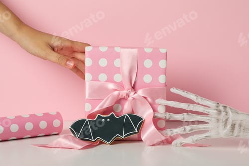 Preview: Halloween gifts in pink tones with cookies