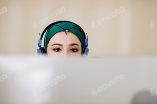 Preview: Muslim woman working on computer