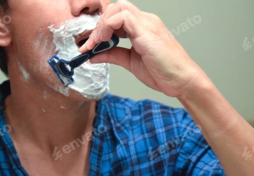 Preview: Man shaving his beard