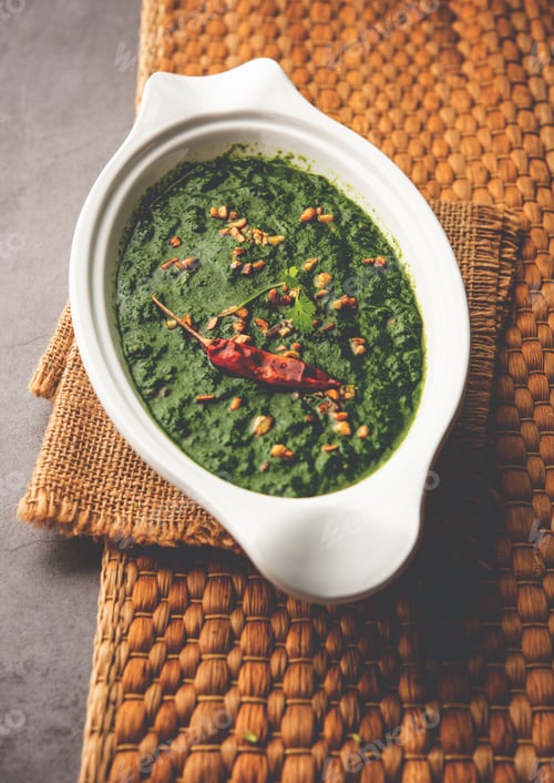 Preview: lasooni palak recipe or dhaba style garlic spinach curry, Indian main course served with naan