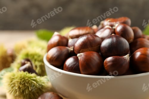 Preview: Fresh sweet edible chestnuts in bowl, closeup
