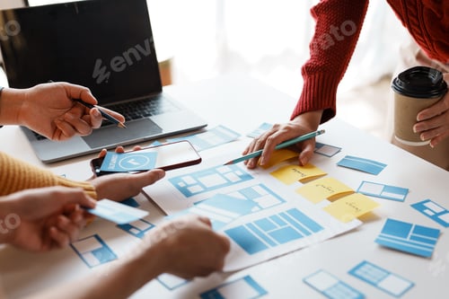 Preview: Programmers are working together to develop mobile apps that are modern and easy to use today.