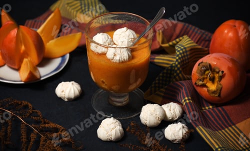 Preview: Dessert with persimmon fruit and meringue