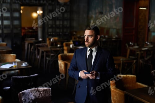 Preview: Pensive restaurant owner in empty establishment