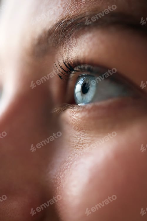 Preview: Macro Studio Expression Shot Of Woman's Eye With Close Up On Eyelashes And Pupil