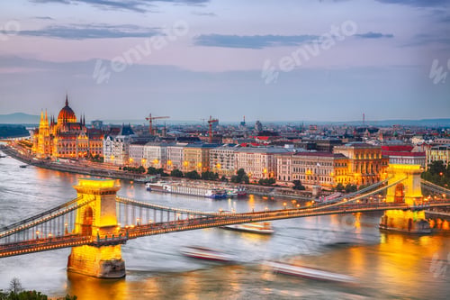 Preview: View at Chain bridge, river Danube and famous building of Parliament.