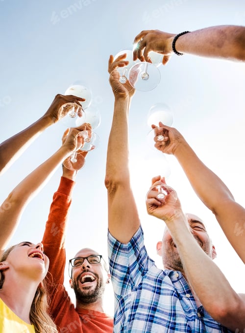 Visualização: Grupo de pessoas aplaude o conceito