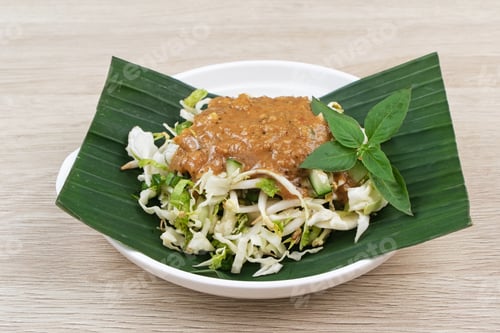 Preview: Karedok, raw vegetable salad with peanut sauce