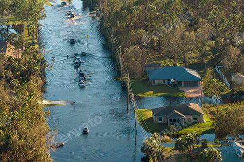 Preview: Hurricahe fainfall flooded Florida road with evacuating cars