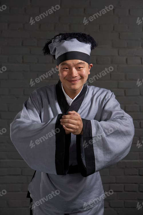 Preview: Traditional Chinese waiter