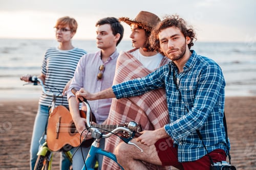 Preview: Friends on the beach with their bicycles