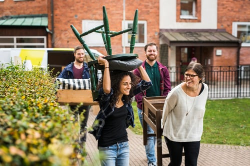 Preview: Group of friends moving house