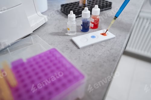 Preview: Close-up photo of doctor doing medical research
