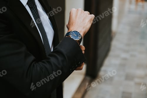 Preview: Young stylish man in costume with watch