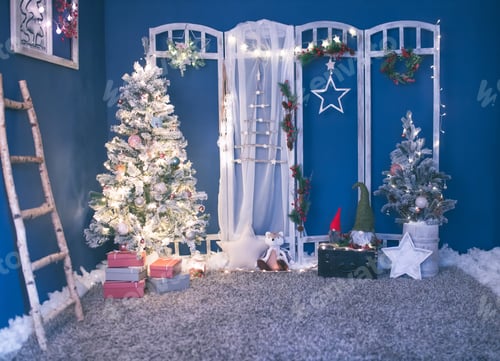 Preview: Beautiful holdiay decorated room with Christmas tree