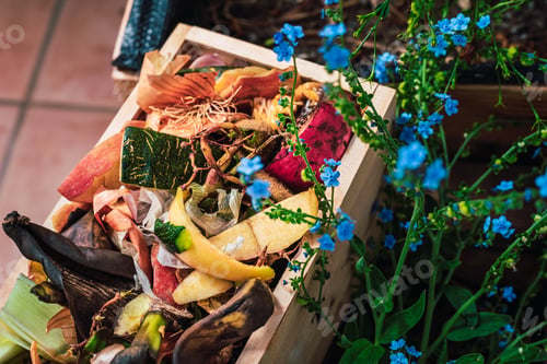Preview: Material for composting food waste and turning it into nutrient-rich soil for plants.