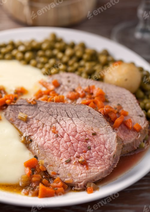 Preview: Roast Beef With Mashed Potatoes and Peas