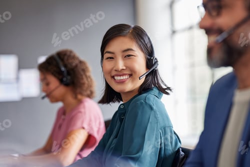 Preview: Portrait of smiling chinese customer service agent